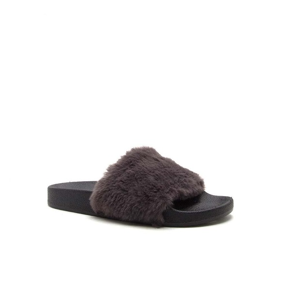 Black fuzzy fur slip on sandals - Picture 3 of 7